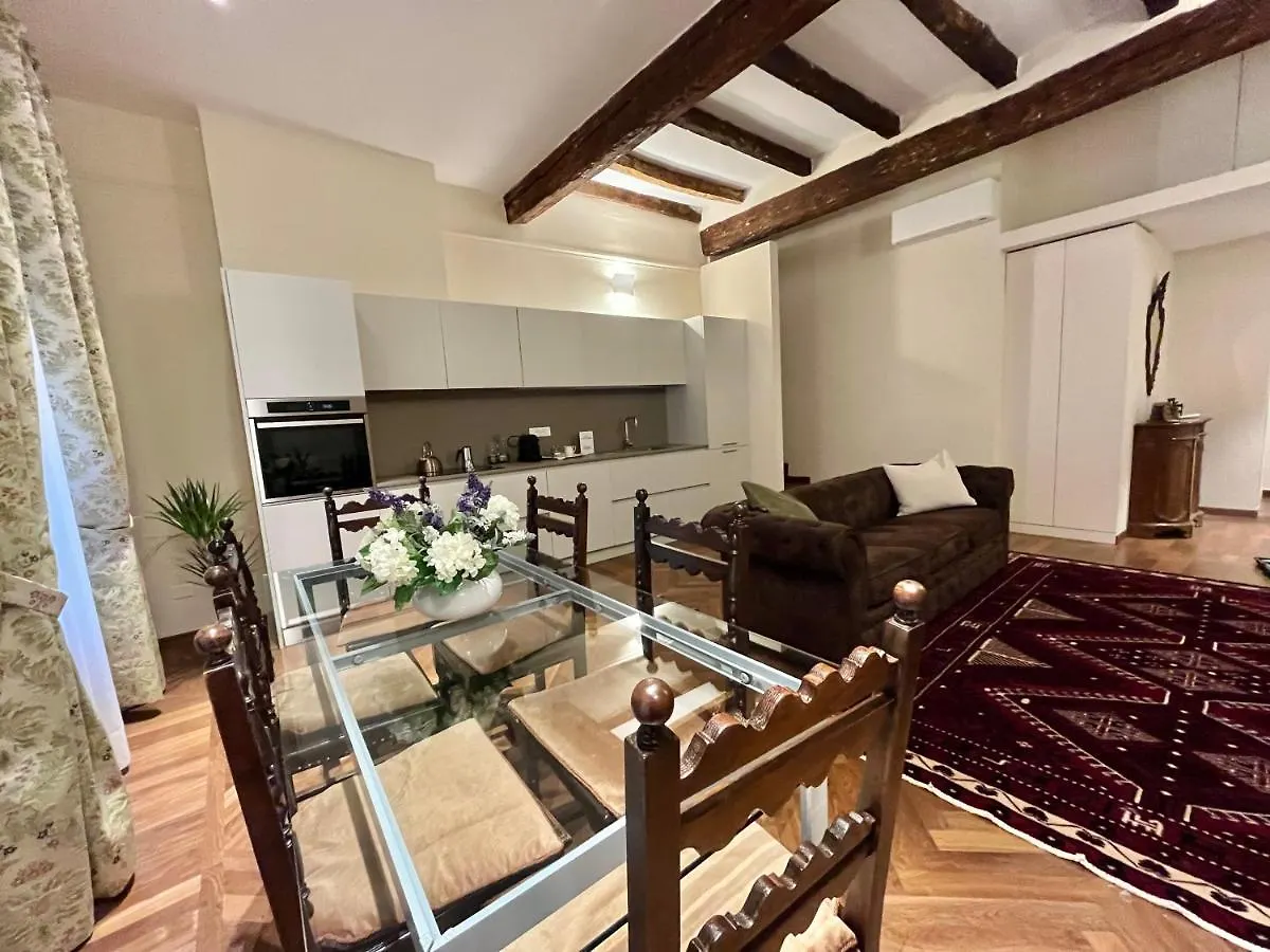Lovely 2 Bedroom Apartment Nearby Piazza Maggiore Bologna